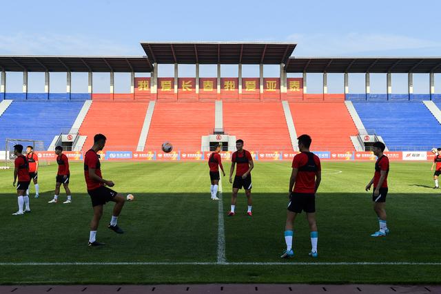 组图：世界杯-西班牙VS阿根廷 亚马尔本场第一射